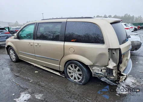 2015 Chrysler Town & Country Touring z USA, uszkodzony, nr VIN 2C4RC1BG9FR725903